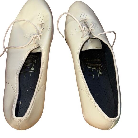 Tictactoe 80’s Dance shoes size 10.5 wide  in khaki/ Bone color. - Picture 5 of 8